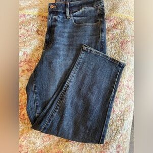 Medium blue modern ankle jean